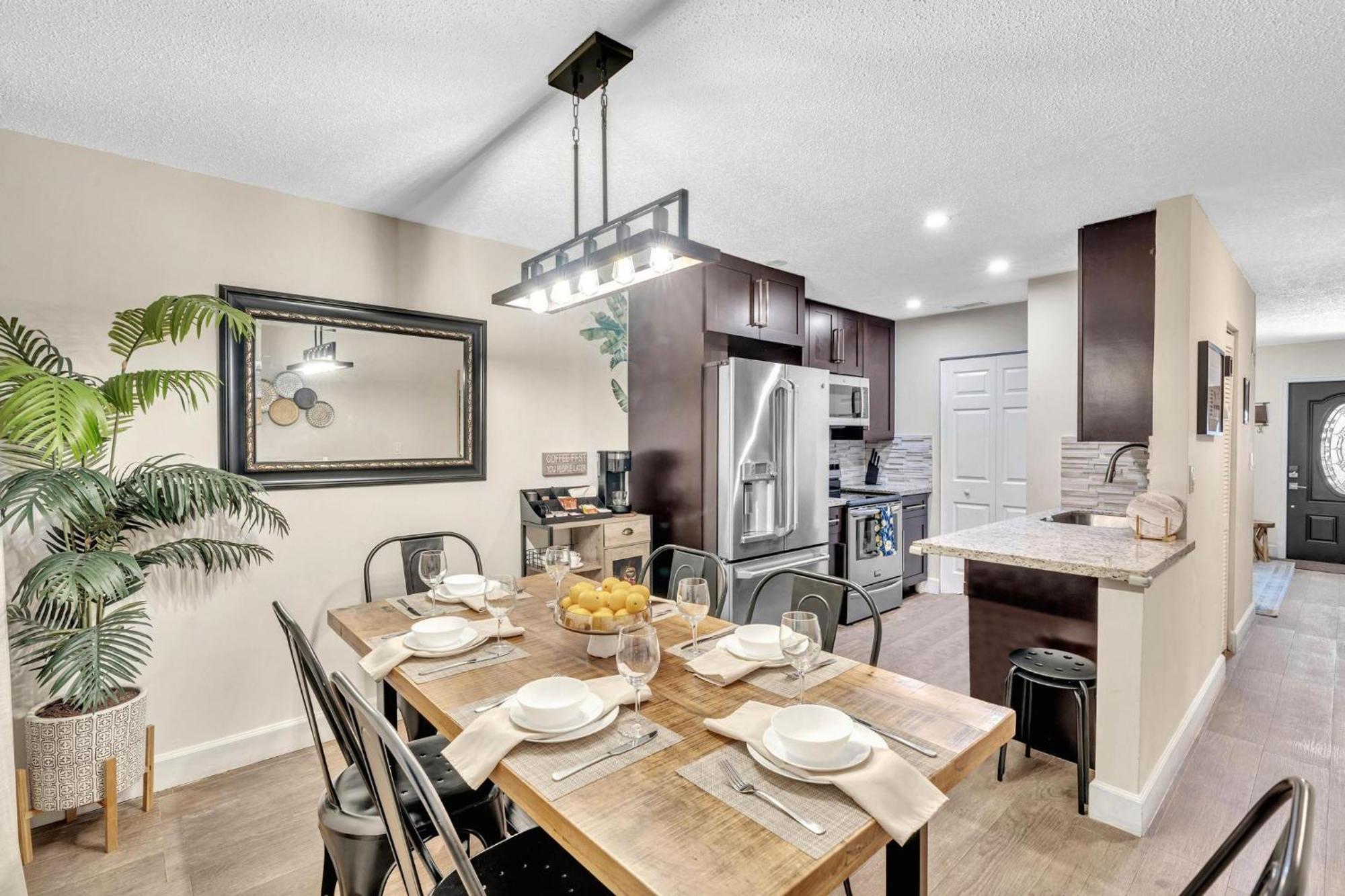 Estelo'S Place - Modern Townhouse With King Bed, Only 5 Min From The Airport! Маямі Екстер'єр фото